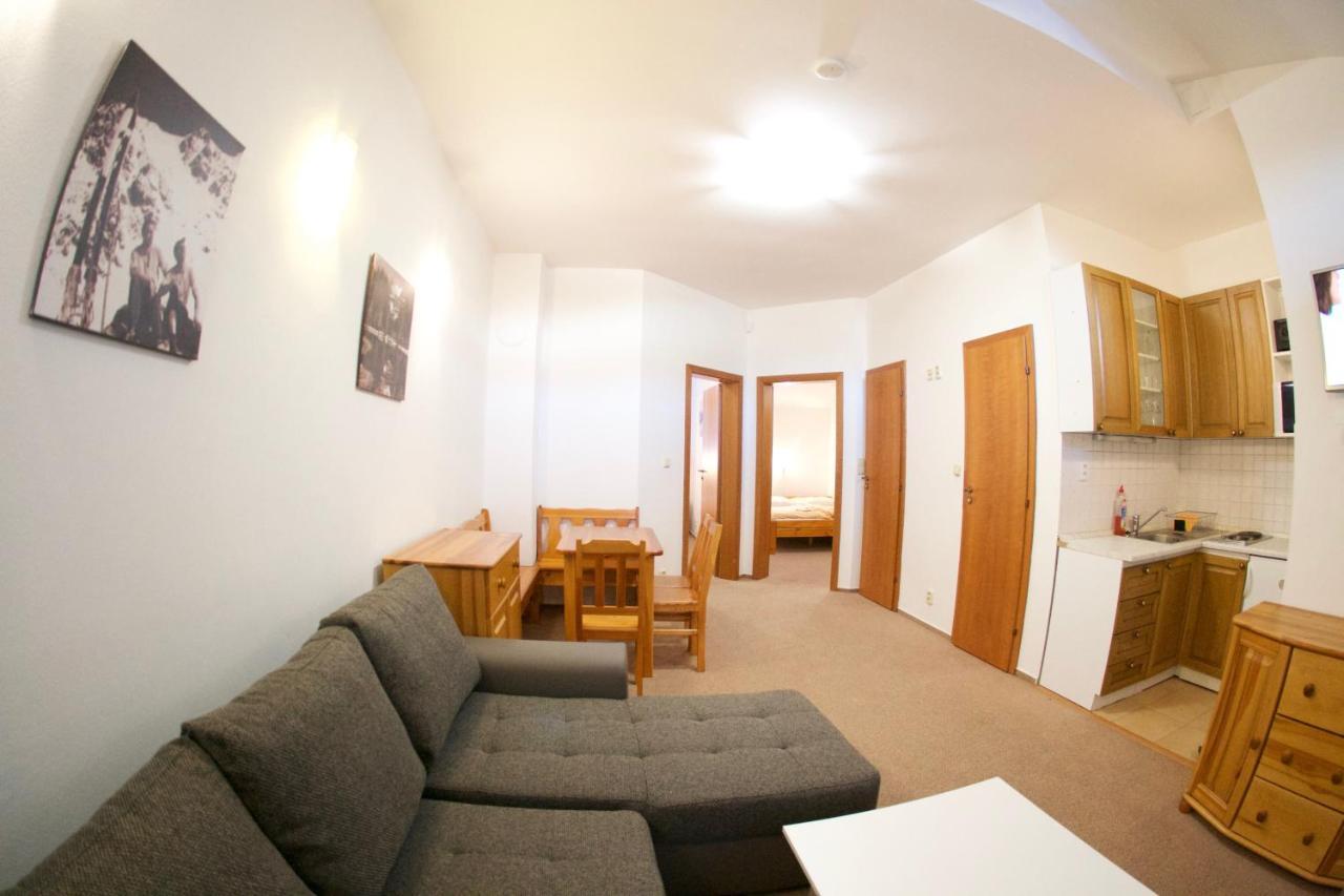 Apartmany Biela Put 17 - 18 เดมานอฟสกา โดลินา ภายนอก รูปภาพ